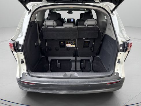 Used 2021 Toyota Sienna XLE w/ XLE Plus Package image 7