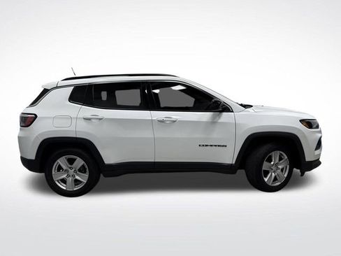 Used 2022 Jeep Compass Latitude image 2