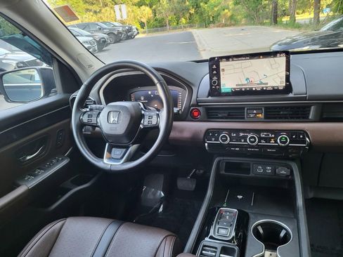 Used 2025 Honda Pilot Elite image 17