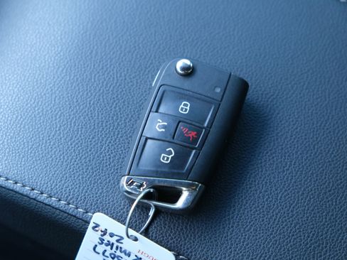 Used 2016 Volkswagen Golf R 4-Door image 48