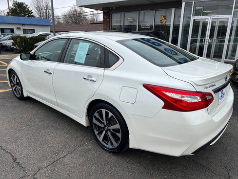 Used 2016 Nissan Altima 2.5 SR FWD image 12
