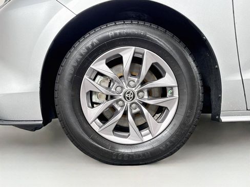 Certified 2025 Toyota Sienna XLE FWD image 45