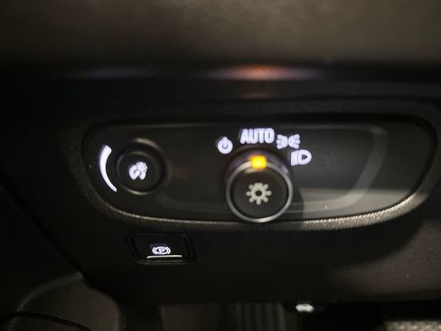 Used 2024 GMC Terrain SLE image 24