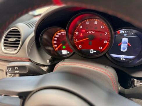 Used 2020 Porsche 718 Cayman GT4 RWD image 33
