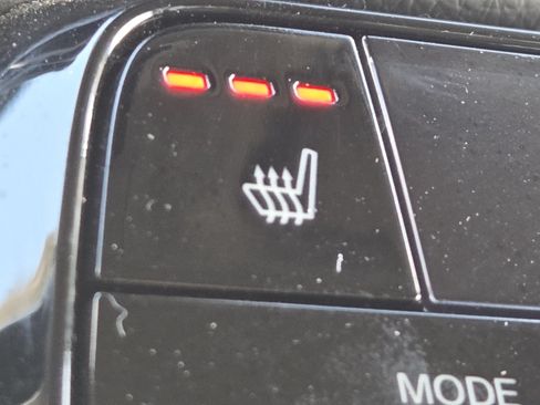 Used 2025 Honda Pilot Touring image 6