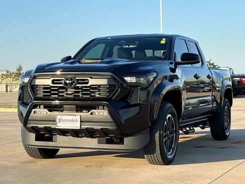 Used 2024 Toyota Tacoma TRD Sport w/ TRD Sport Upgrade Package AWD/4WD image 3