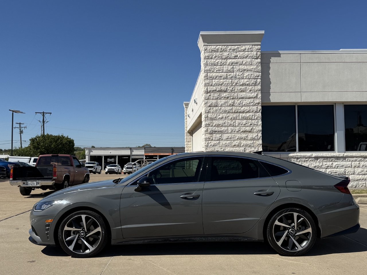 Used 2021 Hyundai Sonata SEL Plus w/ Tech Package FWD image 3