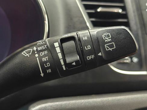 Used 2018 Kia Sedona L FWD image 12