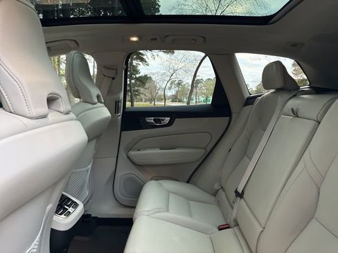 Used 2023 Volvo XC60 B6 Ultimate w/ Protection Package Premier image 23