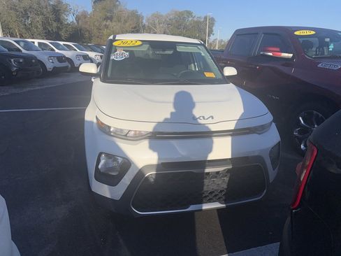 Used 2022 Kia Soul LX image 1