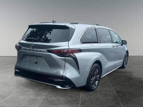 Used 2024 Toyota Sienna XSE AWD/4WD image 10