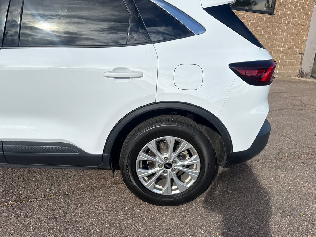 Used 2023 Ford Escape Active AWD/4WD image 30