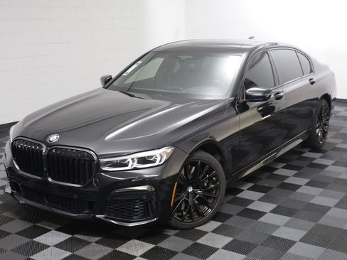 Certified 2022 BMW 750i xDrive w/ Autobahn Package AWD/4WD image 2