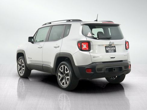 Used 2018 Jeep Renegade Latitude w/ Cold Weather Group AWD/4WD image 3