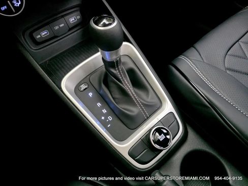 Used 2022 Hyundai Venue SEL FWD image 37