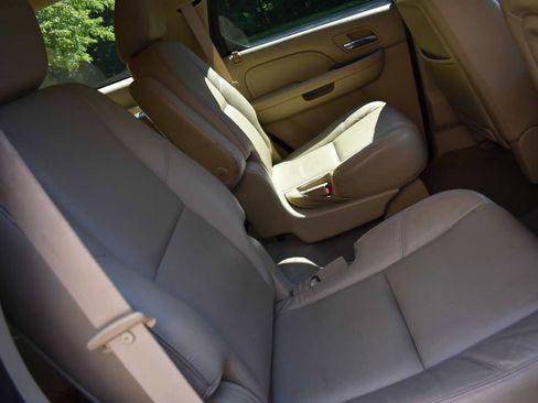 Used 2011 Cadillac Escalade Premium AWD/4WD image 45