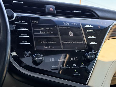 Used 2018 Toyota Camry XLE image 13