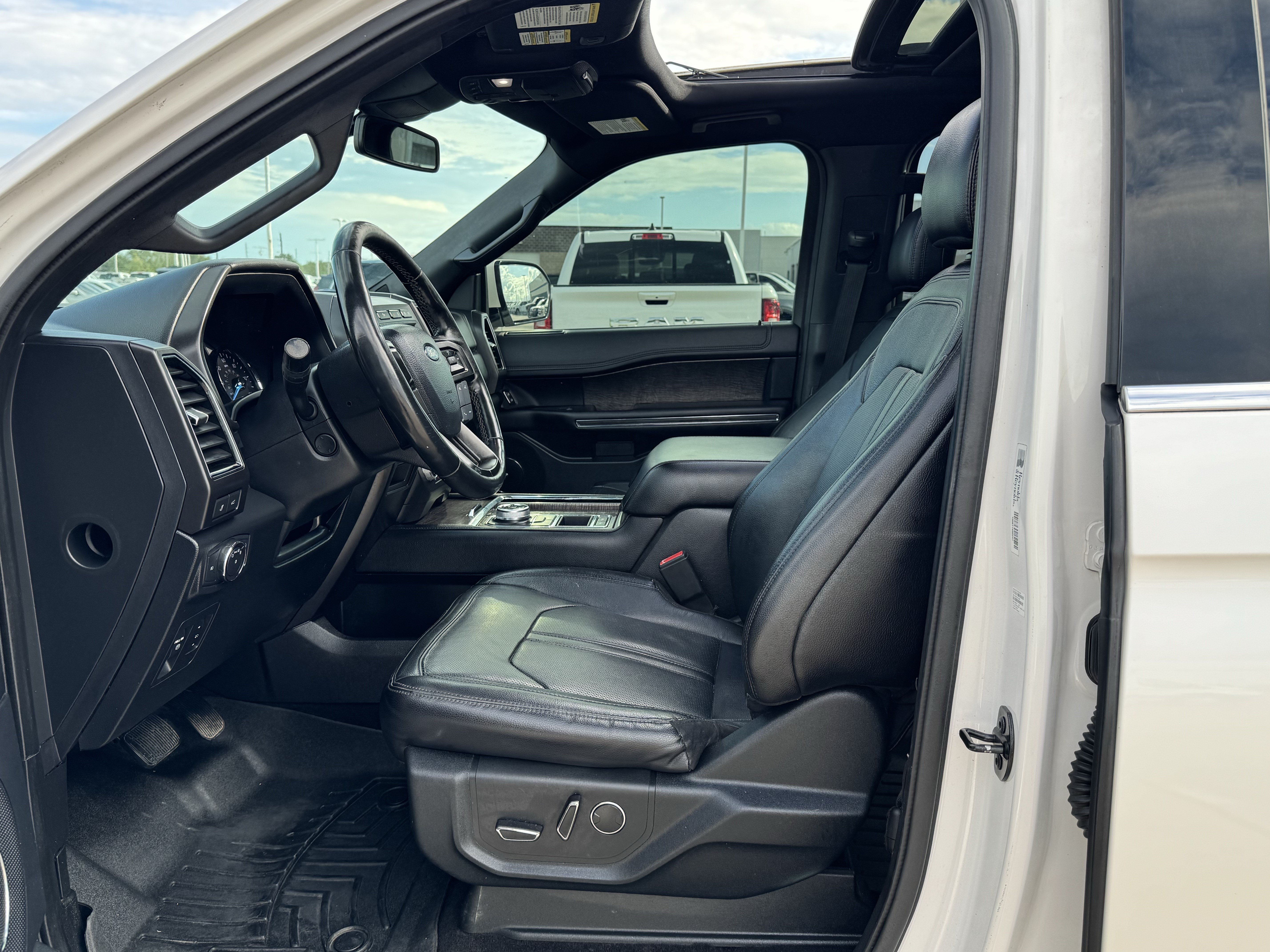 Used 2019 Ford Expedition Limited w/ Equipment Group 302A RWD image 16