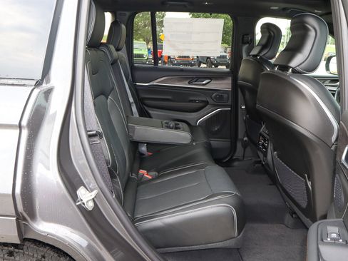 New 2025 Jeep Grand Cherokee Overland w/ Luxury Tech Group IV image 29