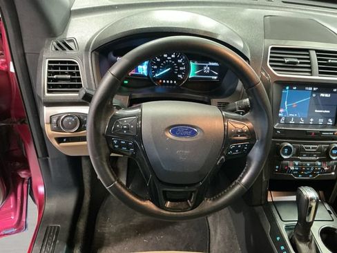 Used 2017 Ford Explorer XLT w/ Equipment Group 202A FWD image 9