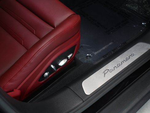 Used 2018 Porsche Panamera 4 AWD/4WD image 49