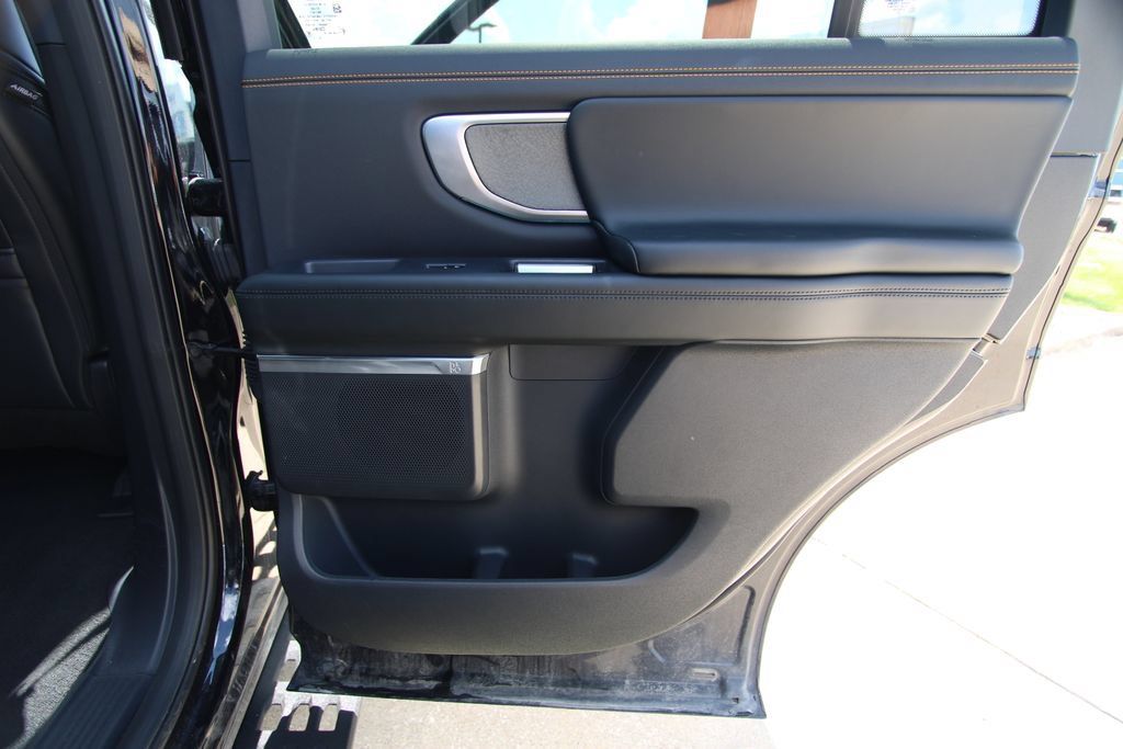 Used 2025 Ford Expedition Tremor AWD/4WD image 43