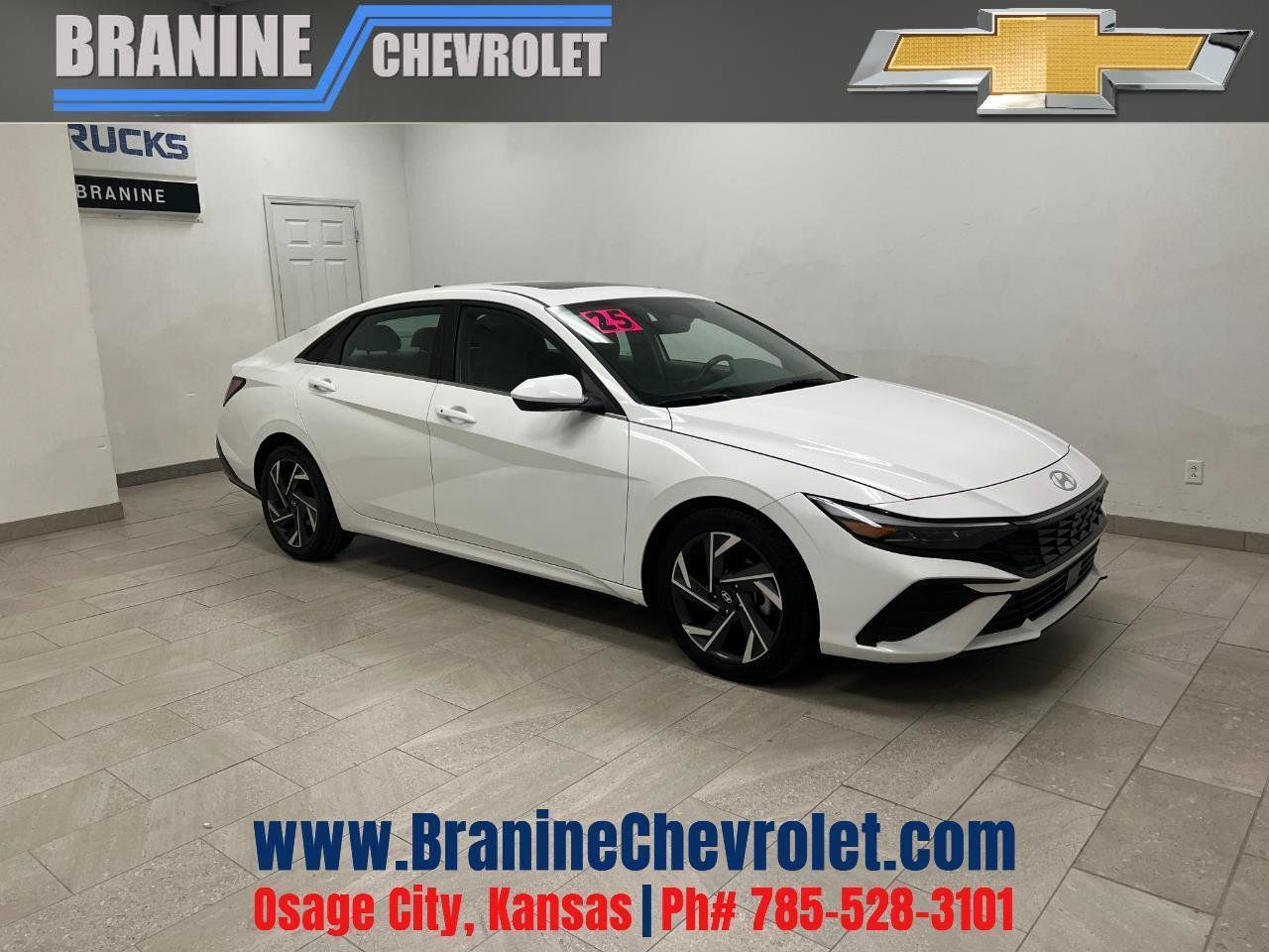 Used 2025 Hyundai Elantra SEL FWD image 1