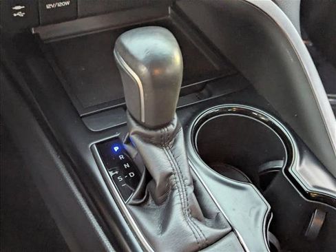 Used 2018 Toyota Camry SE image 11