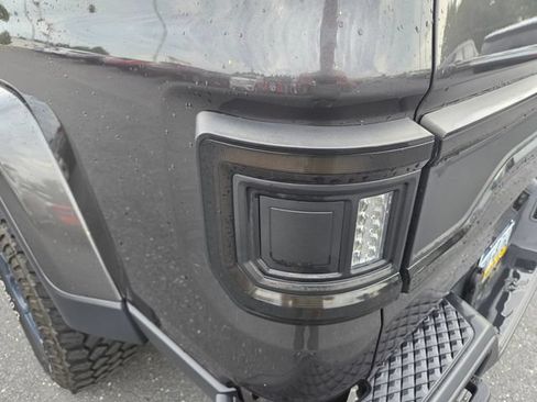 Used 2023 Jeep Gladiator Sport AWD/4WD image 14