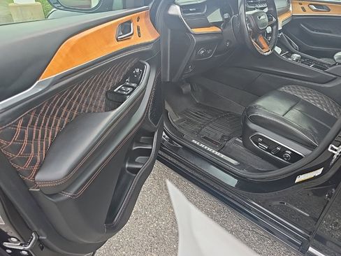 Used 2021 Jeep Grand Cherokee L Summit image 11