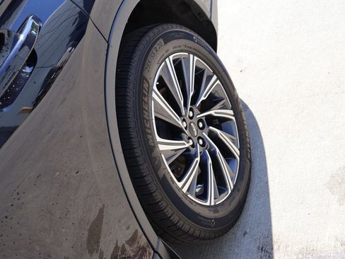 Used 2025 Lincoln Aviator AWD image 40