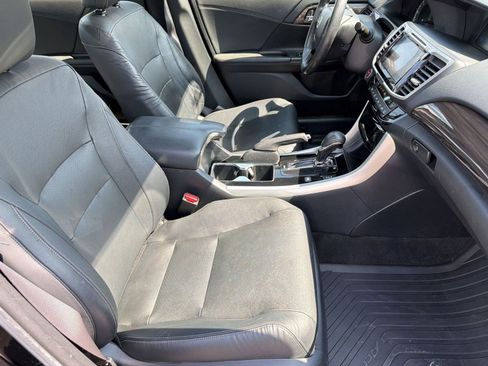 Used 2017 Honda Accord Touring image 27