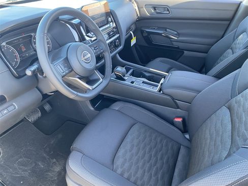 New 2025 Nissan Pathfinder SV w/ Black Appearance Package image 19