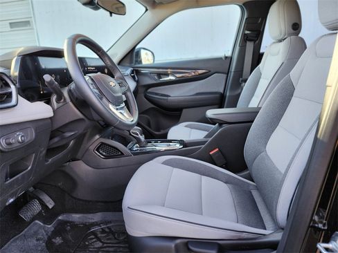 Used 2025 Chevrolet TrailBlazer LT w/ LT Cold Weather Package image 16