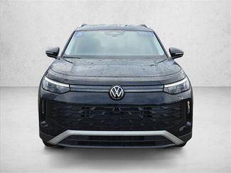 Used 2025 Volkswagen Tiguan SE video 2