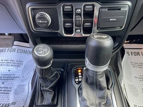 Used 2024 Jeep Wrangler Unlimited Sahara AWD/4WD image 9