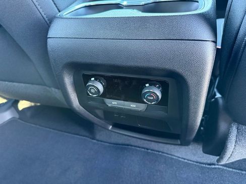 New 2026 Chevrolet Traverse LT image 18