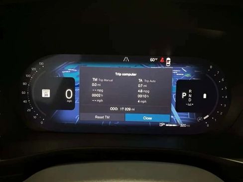Used 2025 Volvo XC40 B5 Plus AWD/4WD image 12