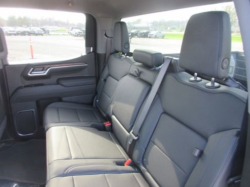 New 2026 GMC Sierra 1500 SLT image 13