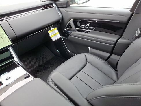 New 2025 Land Rover Range Rover SE image 11