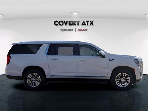 Used 2021 GMC Yukon XL SLT w/ SLT Premium Package image 8
