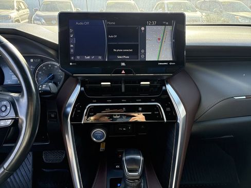 Used 2021 Toyota Venza image 16