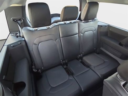 Used 2024 Land Rover Defender 130 S image 12