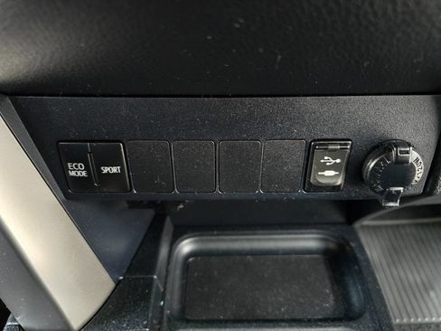 Used 2017 Toyota RAV4 XLE image 33