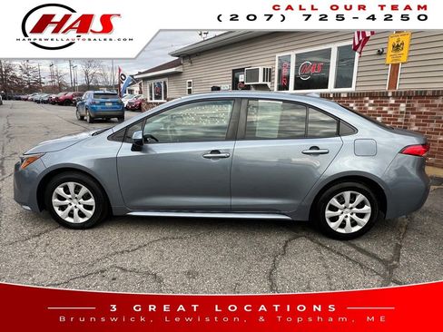 Used 2022 Toyota Corolla LE image 3