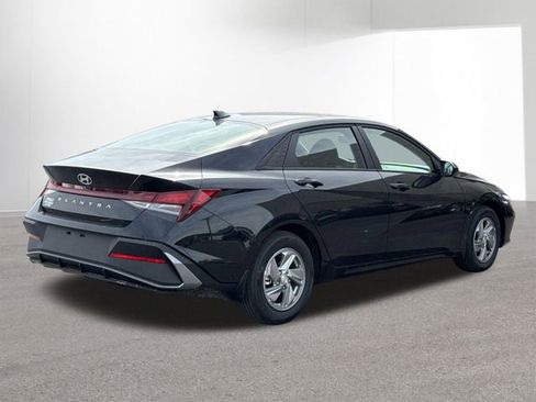 New 2026 Hyundai Elantra SE FWD image 13
