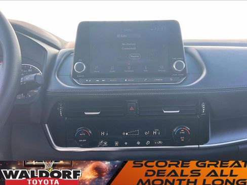 Used 2022 Nissan Rogue SV image 37