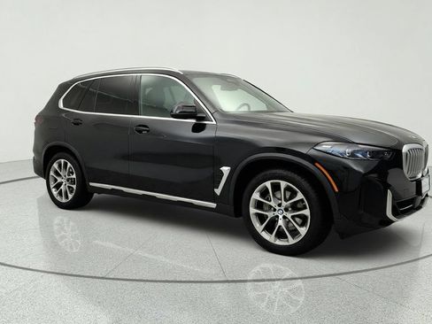 Used 2024 BMW X5 xDrive40i w/ Premium Package AWD/4WD image 3