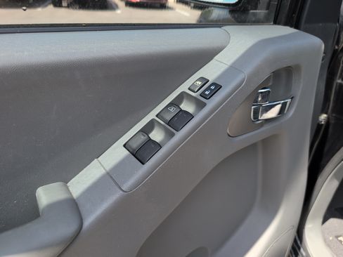 Used 2018 Nissan Frontier SV w/ Value Truck Package AWD/4WD image 7
