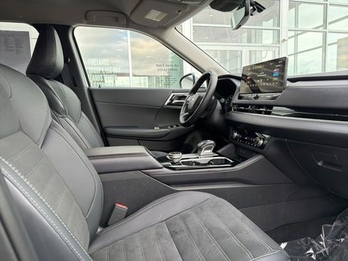 Used 2025 Mitsubishi Outlander SE image 29